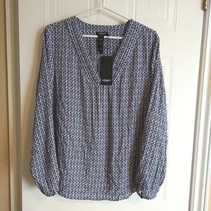 NWT Olsen Europe Blue Patterned Long Sleeve V-neck Blouse size M-L